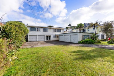 /international/nz/bassett-road-johnsonville-wellington-320108485554/