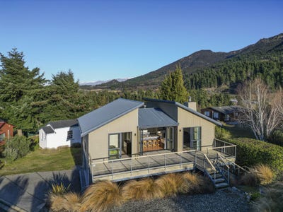 /international/nz/parry-crescent-lake-hawea-otago-320100457574/