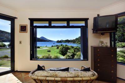 /international/nz/elaine-bay-road-marlborough-sounds-marlborough-320108593853/
