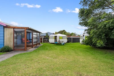 /international/nz/mayfair-avenue-whangamata-waikato-320107619469/