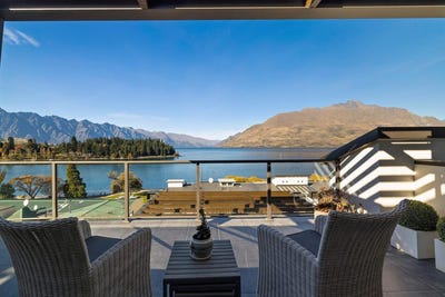 /international/nz/lake-esplanade-town-centre-otago-320107861375/