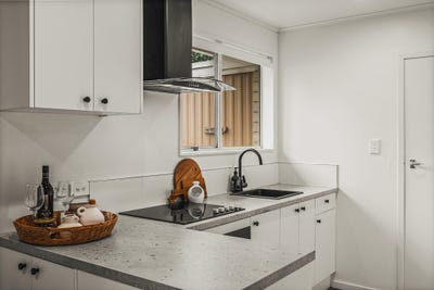 /international/nz/nelson-crescent-napier-south-hawke-s-bay-320108485671/