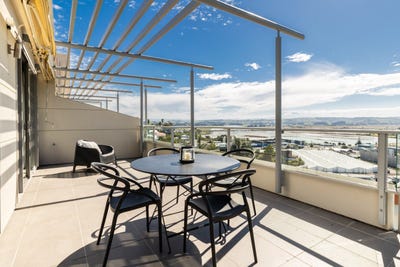 /international/nz/hospital-terrace-hospital-hill-hawke-s-bay-320106629581/