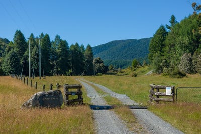 /international/nz/howard-valley-road-howard-tasman-320105806773/