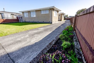 /international/nz/jollie-street-hokitika-west-coast-320108593548/