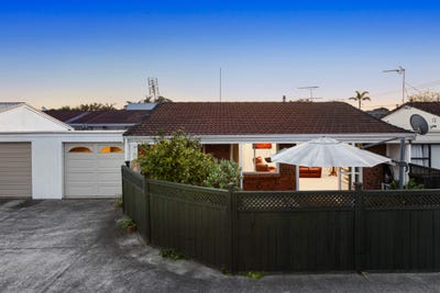/international/nz/riverside-road-orewa-auckland-320094827083/