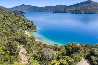 /international/nz/queen-charlotte-drive-queen-charlotte-sounds-marlborough-320107296215/