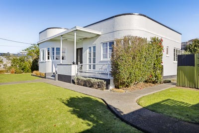/international/nz/leicester-street-patea-taranaki-320108326323/
