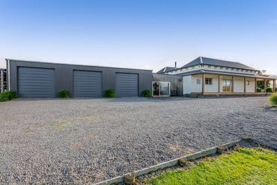 /international/nz/warwick-road-stratford-taranaki-320100002522/
