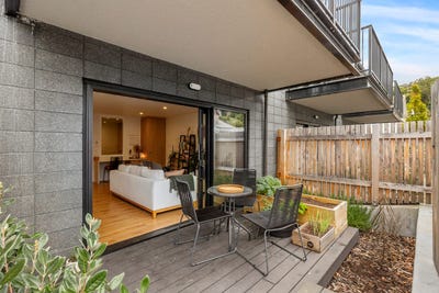 /international/nz/manor-place-city-centre-otago-320098438024/