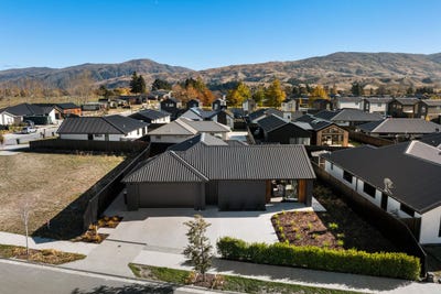 /international/nz/wallis-drive-cromwell-otago-320107975348/