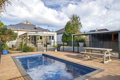 /international/nz/fox-street-whataupoko-gisborne-320100223861/