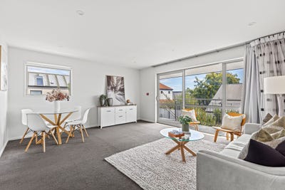 /international/nz/clissold-street-merivale-canterbury-320106383906/