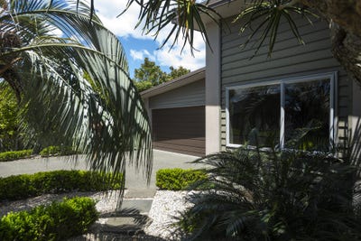 /international/nz/pohutukawa-grove-lytton-west-gisborne-320103511722/