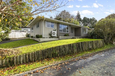 /international/nz/waterloo-place-westown-taranaki-320100571876/