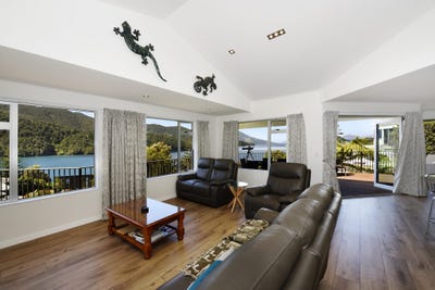 /international/nz/elaine-bay-road-marlborough-sounds-marlborough-320108593912/