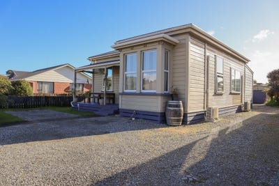 /international/nz/palmerston-street-greymouth-west-coast-320108593318/