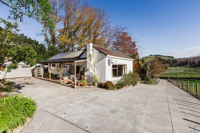 /international/nz/hill-road-eskdale-hawke-s-bay-320108594083/