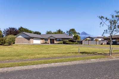 /international/nz/elizabeth-grove-stratford-taranaki-320106461869/