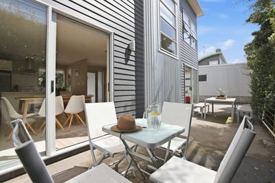 /international/nz/gilbert-street-new-plymouth-taranaki-320106104716/
