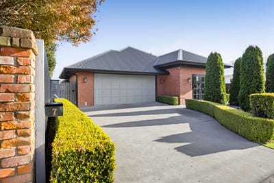 /international/nz/cameron-street-hawera-taranaki-320108326393/