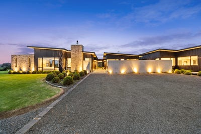 /international/nz/whitehills-road-waitoki-auckland-320107974859/