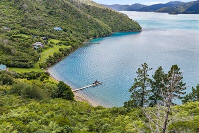/international/nz/te-iro-bay-queen-charlotte-sounds-marlborough-320105768569/