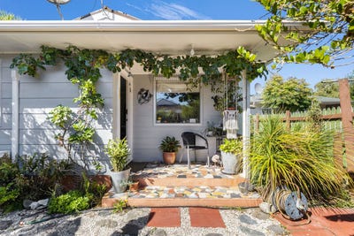 /international/nz/pah-street-motueka-tasman-320107812101/