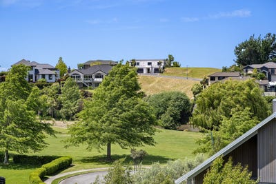 /international/nz/pine-hill-rise-fairhall-marlborough-320095904256/