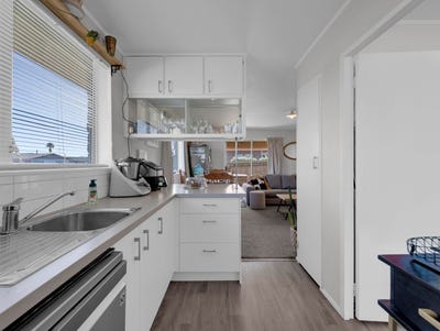 /international/nz/leslie-place-deanwell-waikato-320107645001/