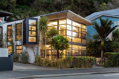 /international/nz/karaka-bay-road-karaka-bays-wellington-320100401991/