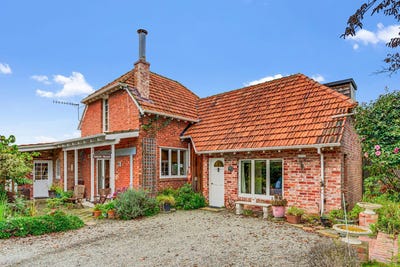 /international/nz/hillsden-place-glenwood-canterbury-320108621576/