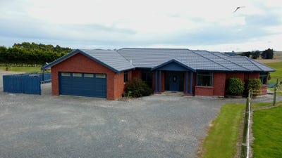 /international/nz/old-port-road-balclutha-otago-320105532940/