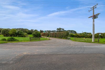 /international/nz/upper-kina-road-opunake-taranaki-320103082063/