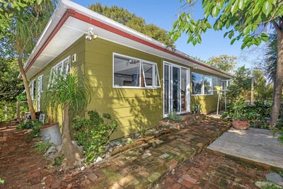 /international/nz/heatherlea-street-outer-kaiti-gisborne-320107065069/
