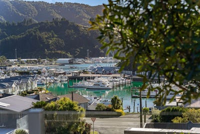 /international/nz/rutland-street-picton-marlborough-320107861687/