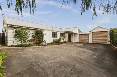 /international/nz/busby-hill-havelock-north-hawke-s-bay-320108528122/