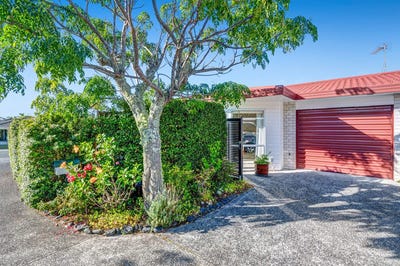 /international/nz/lakeside-drive-orewa-auckland-320100134152/
