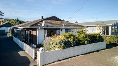 /international/nz/royal-crescent-saint-kilda-otago-320100930810/