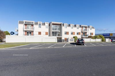 /international/nz/roberts-street-town-centre-northland-320100429458/