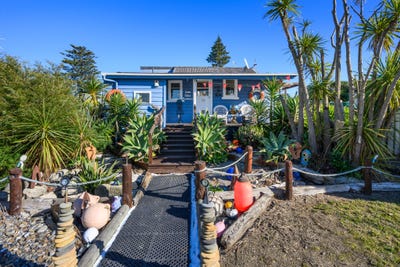/international/nz/hall-place-foxton-beach-manawatu-wanganui-320101225053/