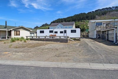 /international/nz/akitio-esplanade-akitio-manawatu-whanganui-320099588645/