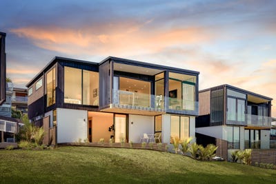 /international/nz/rosario-crescent-red-beach-auckland-320108528078/