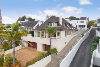 /international/nz/auckland-road-saint-heliers-auckland-320100951927/
