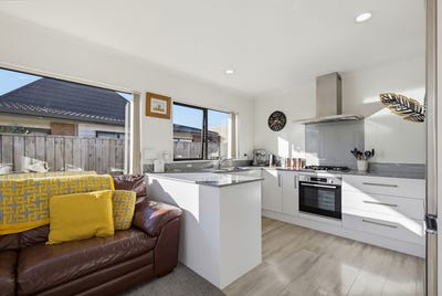 /international/nz/parker-street-motueka-tasman-320107767268/