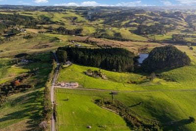 /international/nz/valley-road-waitoki-auckland-320107975329/