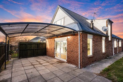 /international/nz/farnborough-street-aranui-canterbury-320108621752/