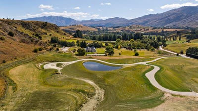 /international/nz/hogans-gully-road-arrowtown-otago-320106291020/