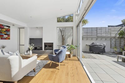 /international/nz/ludlam-street-seatoun-gisborne-320106461951/