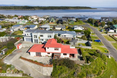 /international/nz/robbie-street-foxton-beach-manawatu-wanganui-320100951949/